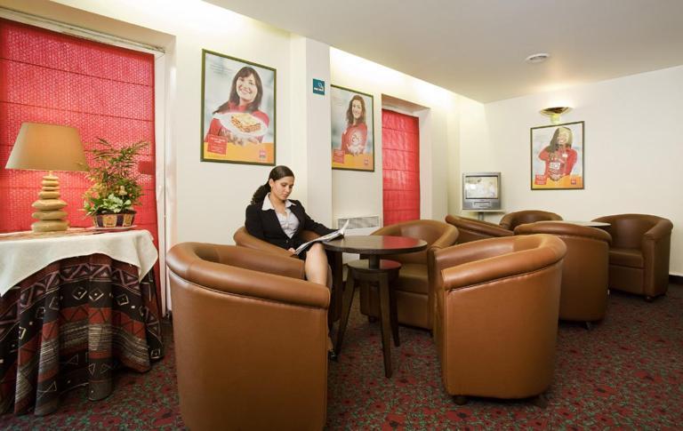 ホテル Ibis Paris Le Bourget ラ・クールヌーヴ エクステリア 写真