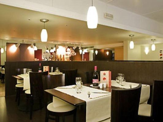 ホテル Ibis Paris Le Bourget ラ・クールヌーヴ エクステリア 写真