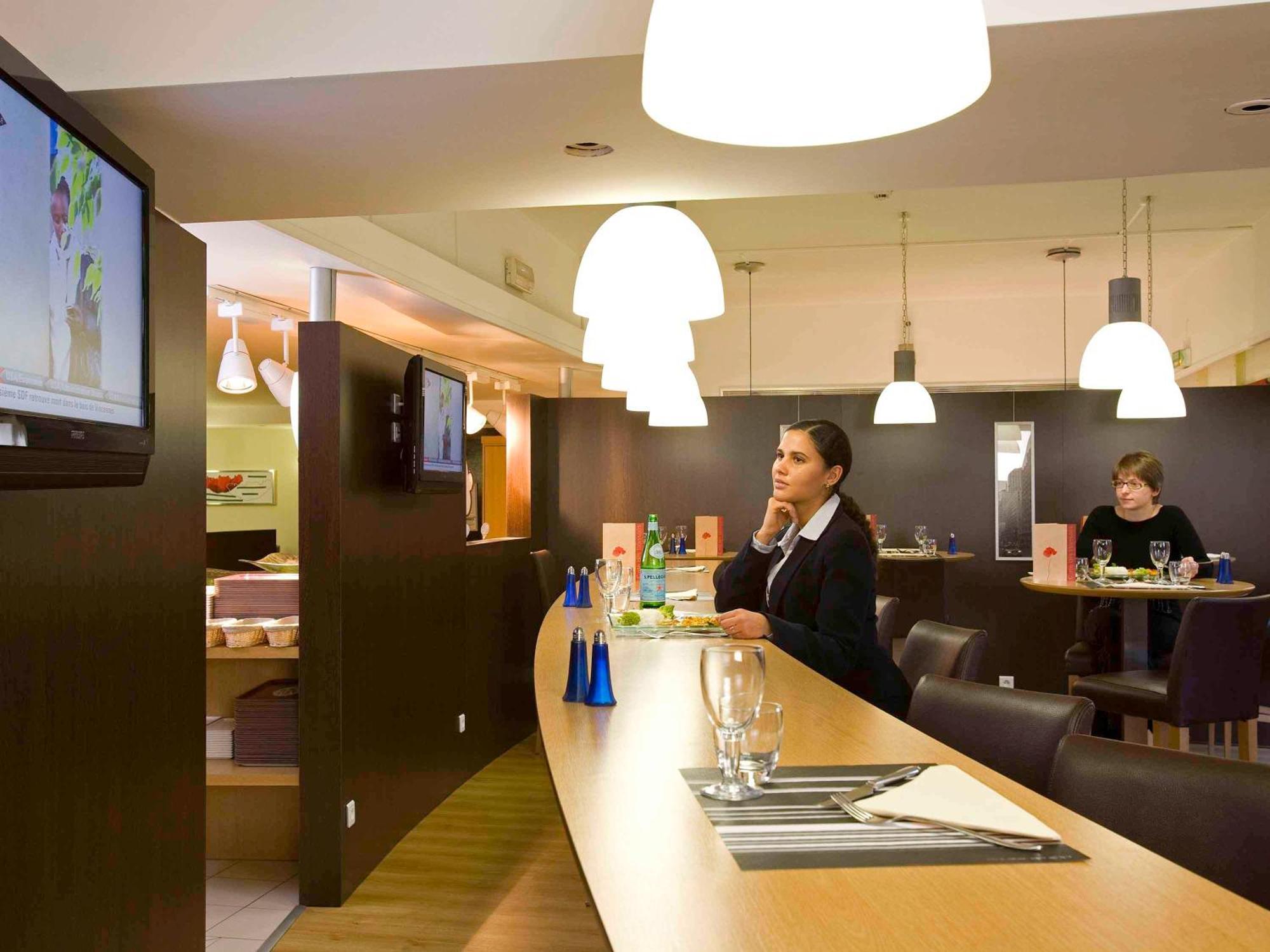 ホテル Ibis Paris Le Bourget ラ・クールヌーヴ エクステリア 写真
