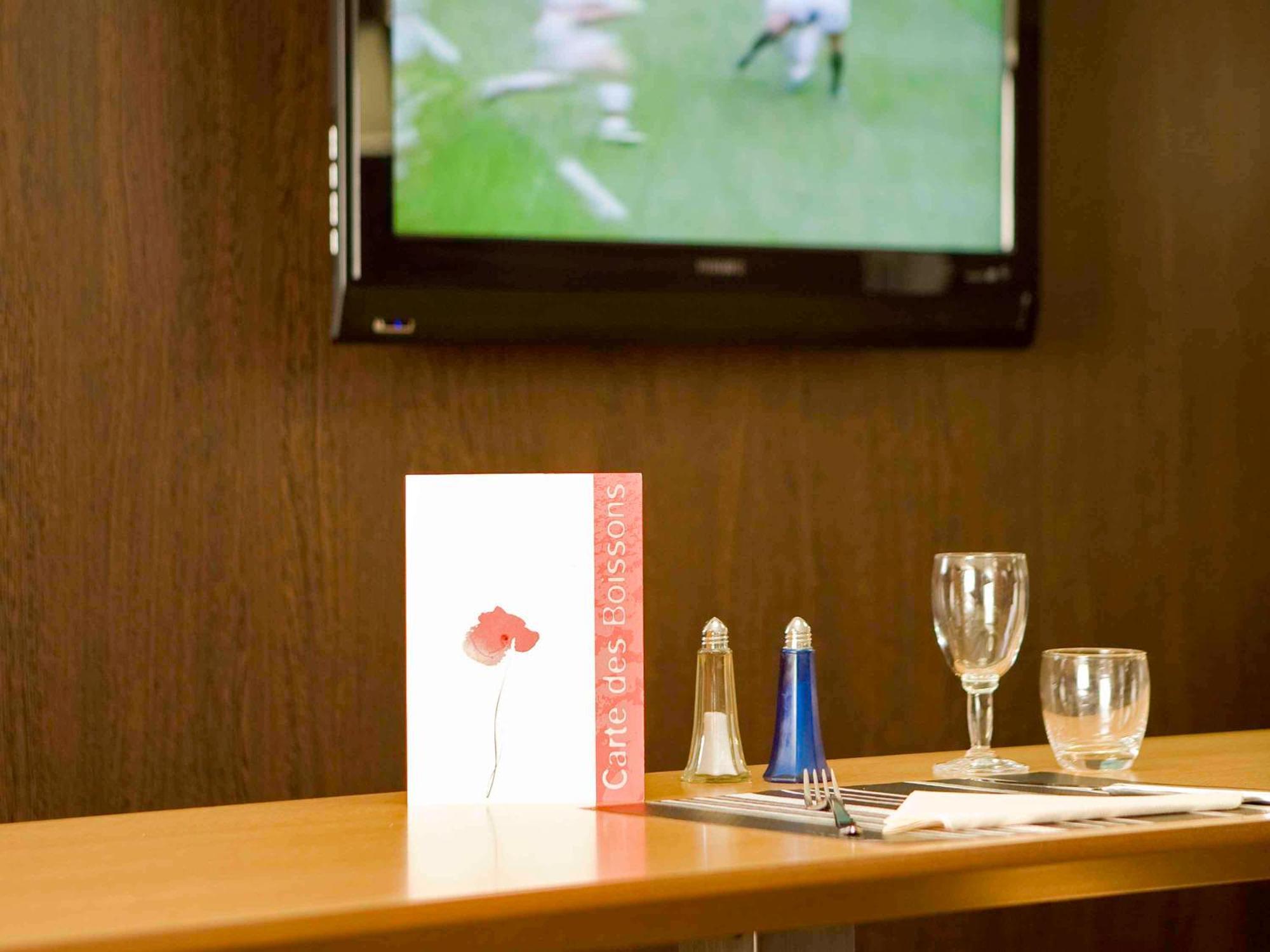 ホテル Ibis Paris Le Bourget ラ・クールヌーヴ エクステリア 写真