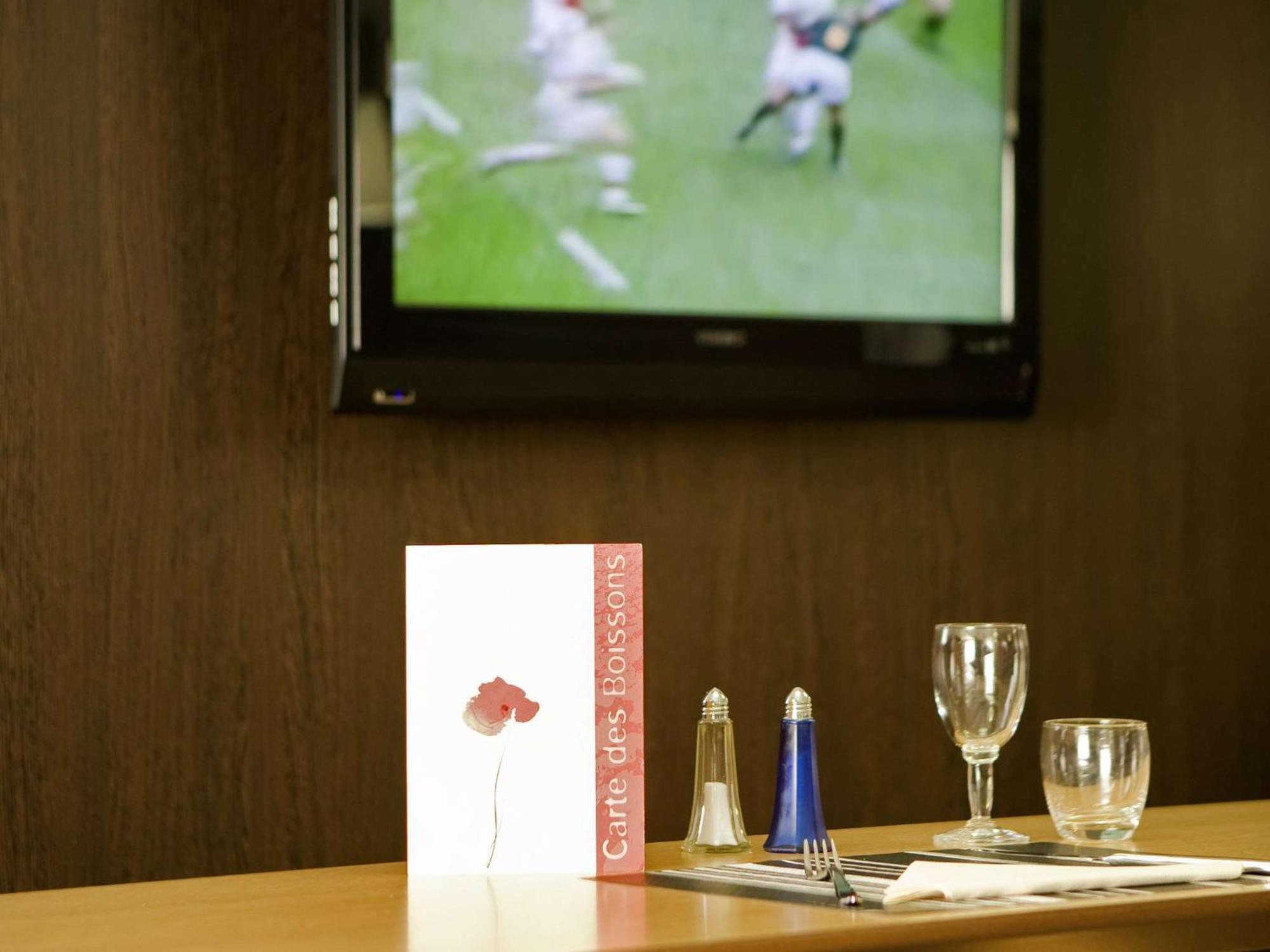 ホテル Ibis Paris Le Bourget ラ・クールヌーヴ エクステリア 写真