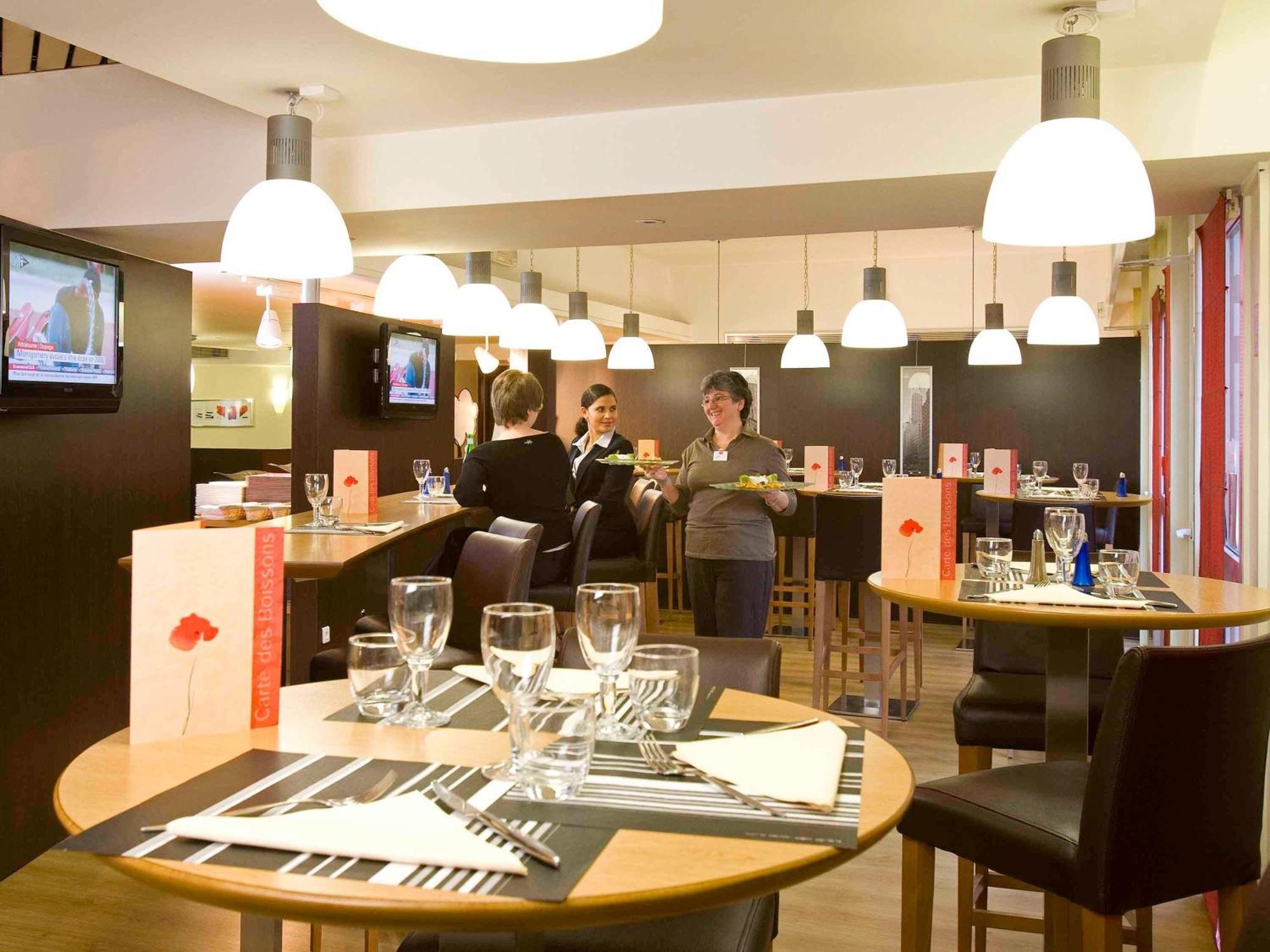 ホテル Ibis Paris Le Bourget ラ・クールヌーヴ エクステリア 写真