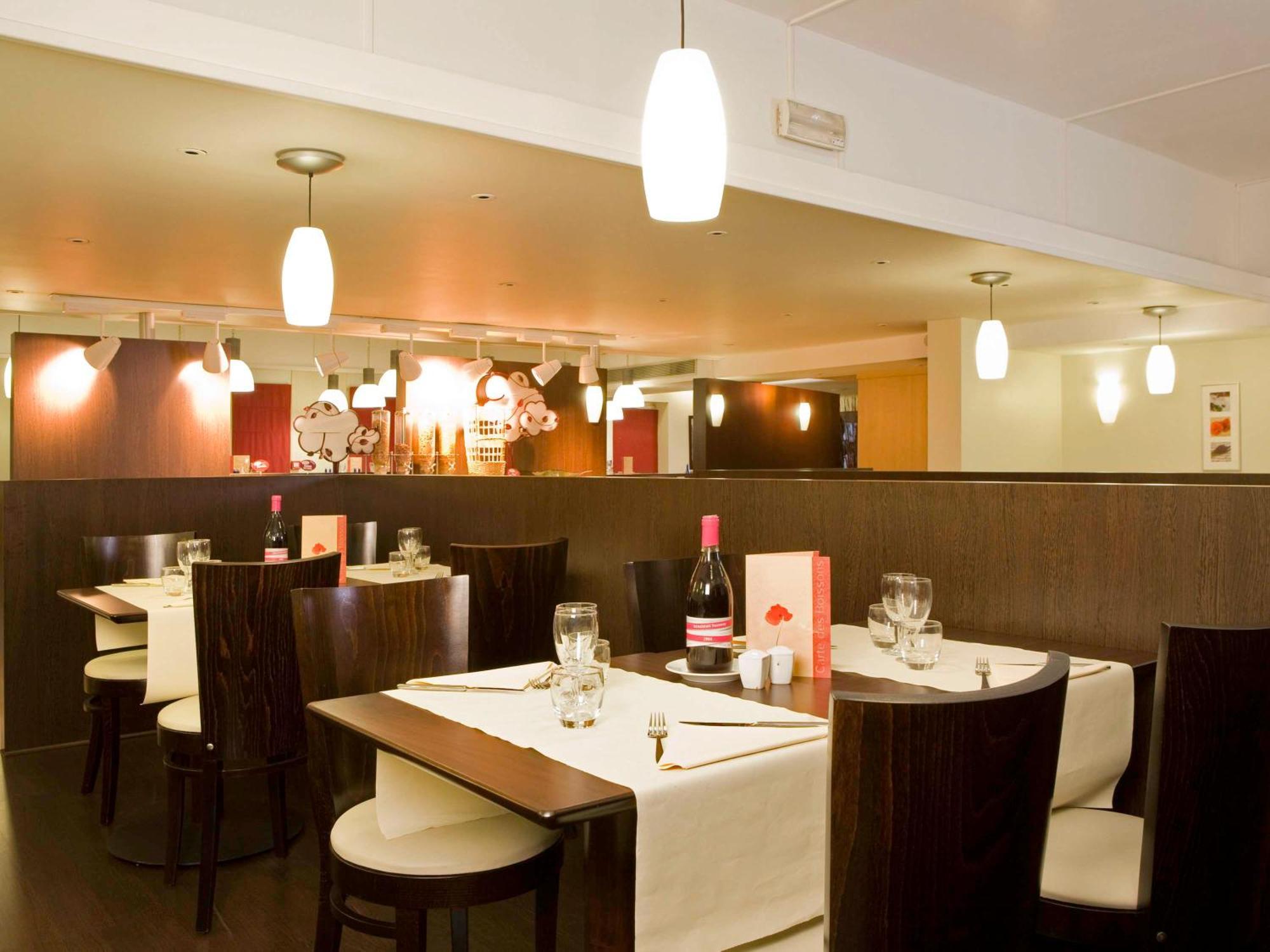 ホテル Ibis Paris Le Bourget ラ・クールヌーヴ エクステリア 写真