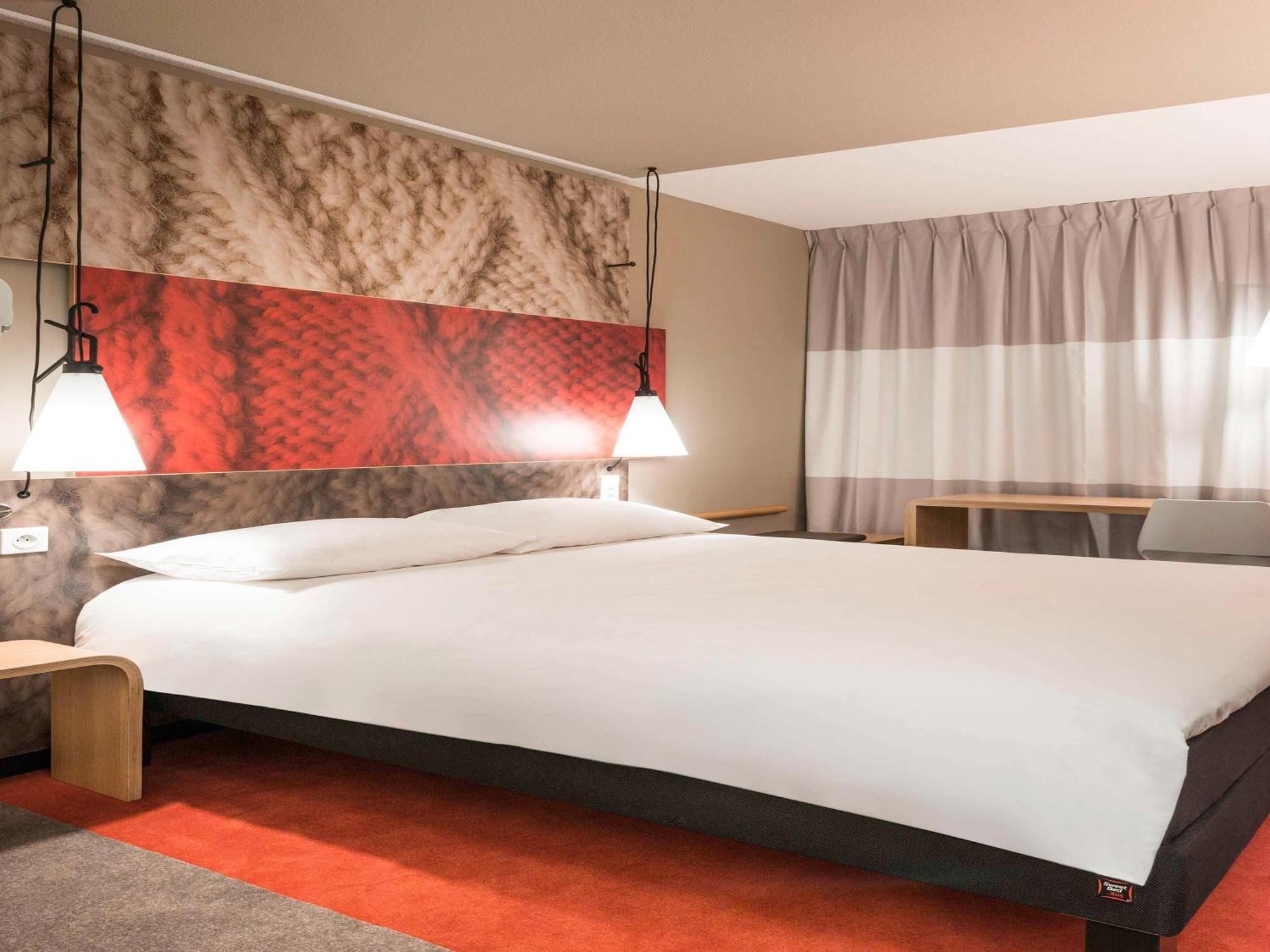 ホテル Ibis Paris Le Bourget ラ・クールヌーヴ エクステリア 写真