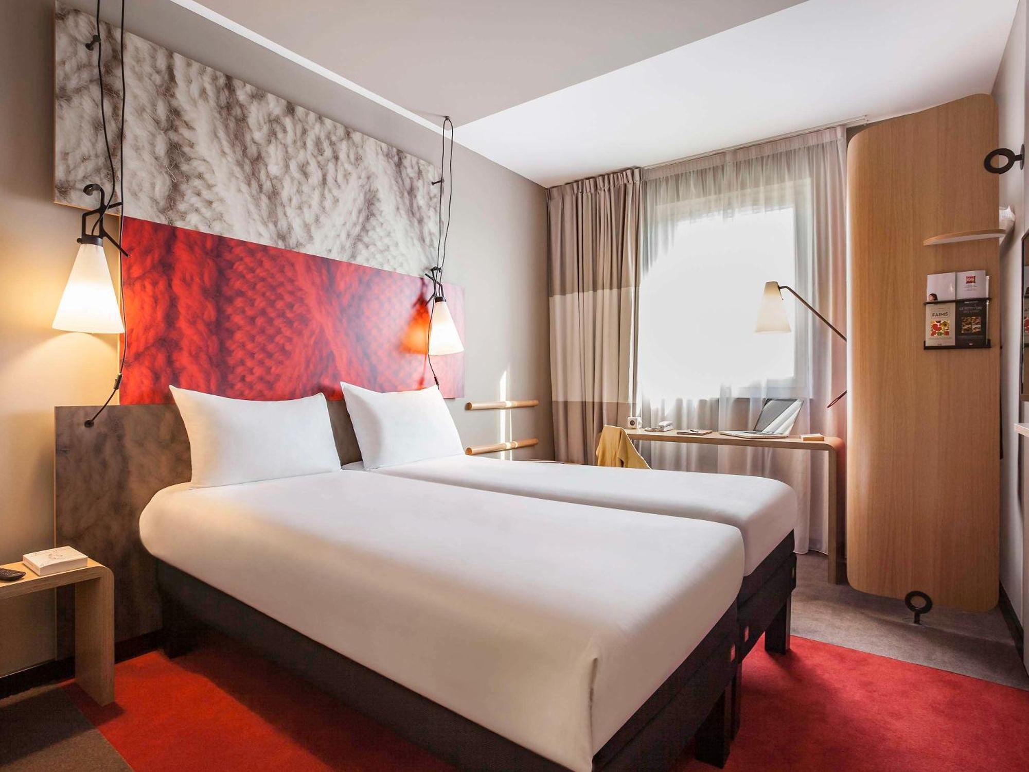 ホテル Ibis Paris Le Bourget ラ・クールヌーヴ エクステリア 写真