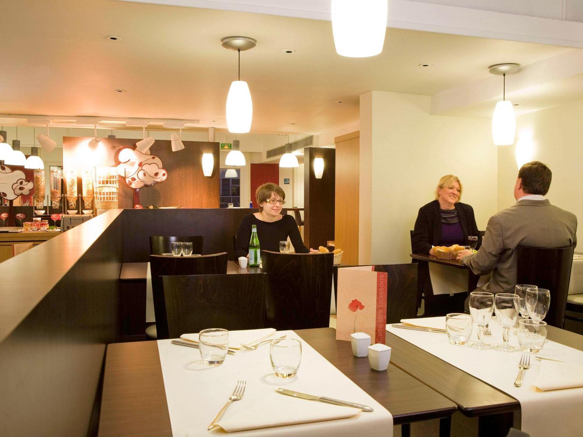 ホテル Ibis Paris Le Bourget ラ・クールヌーヴ エクステリア 写真