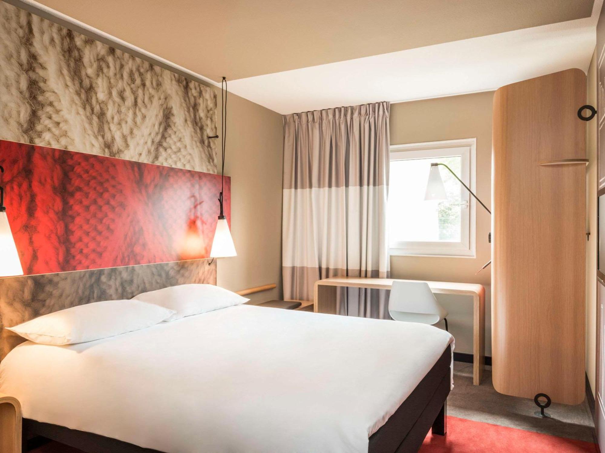 ホテル Ibis Paris Le Bourget ラ・クールヌーヴ エクステリア 写真