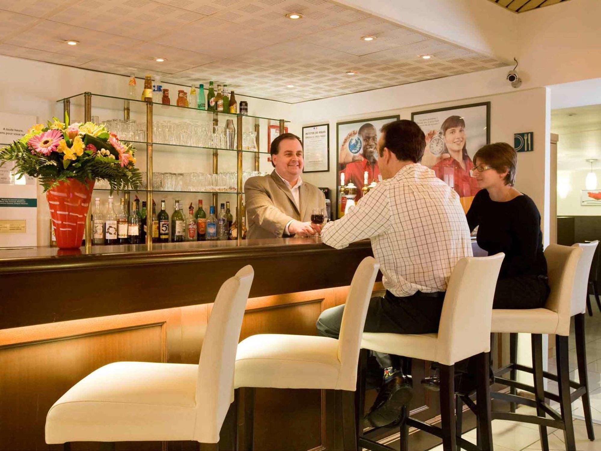 ホテル Ibis Paris Le Bourget ラ・クールヌーヴ エクステリア 写真