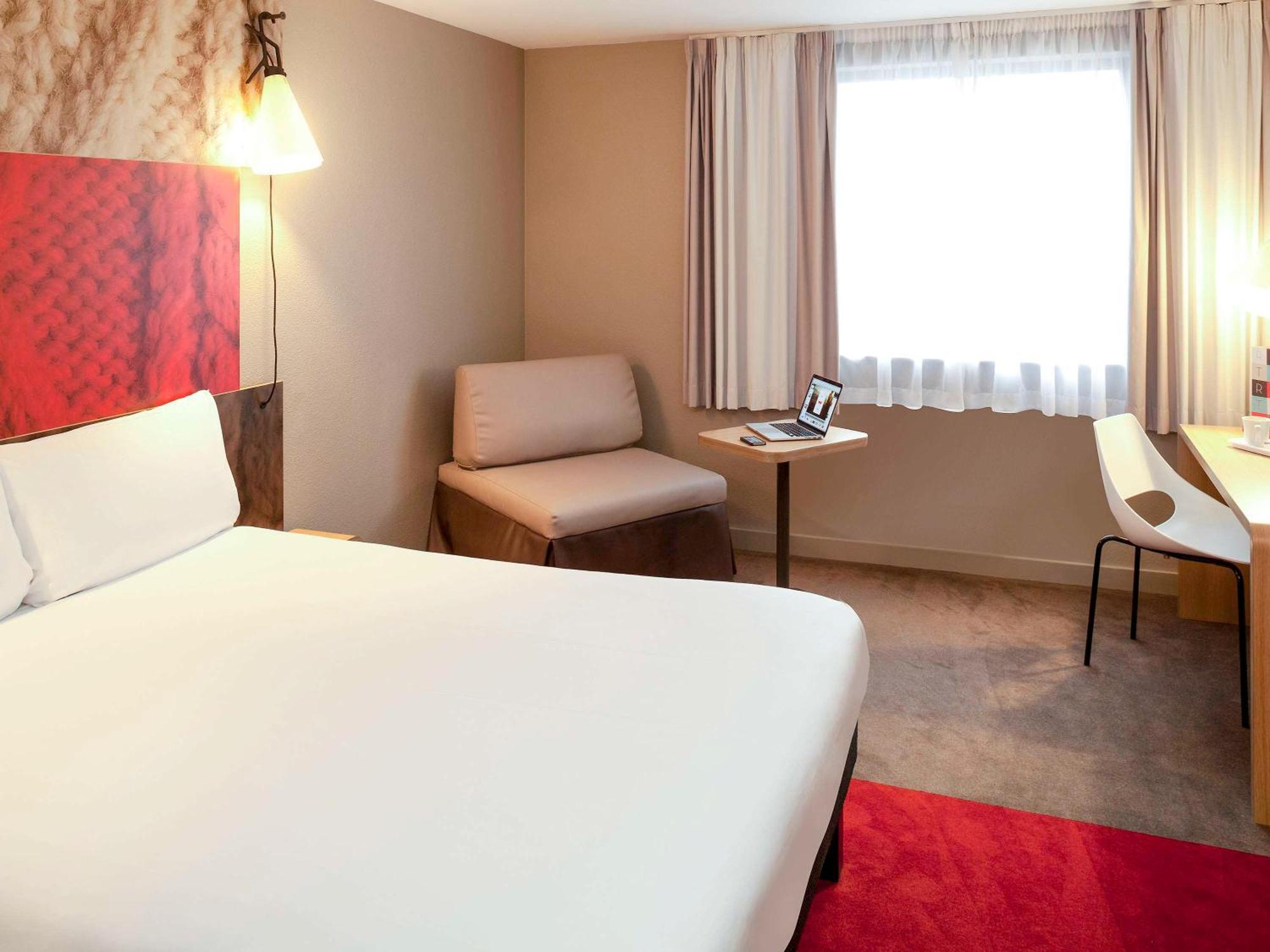 ホテル Ibis Paris Le Bourget ラ・クールヌーヴ エクステリア 写真