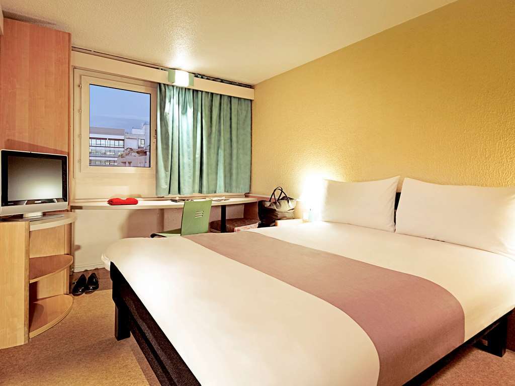 ホテル Ibis Paris Le Bourget ラ・クールヌーヴ 部屋 写真