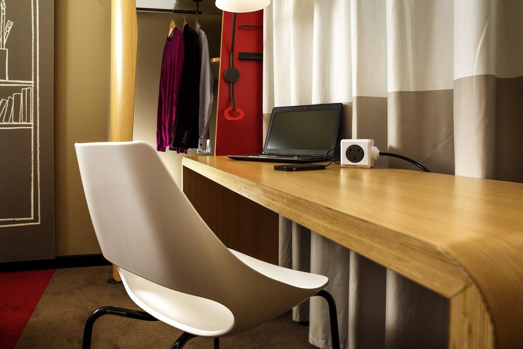 ホテル Ibis Paris Le Bourget ラ・クールヌーヴ エクステリア 写真