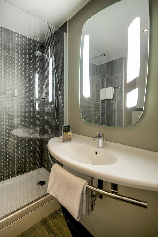 ホテル Ibis Paris Le Bourget ラ・クールヌーヴ エクステリア 写真