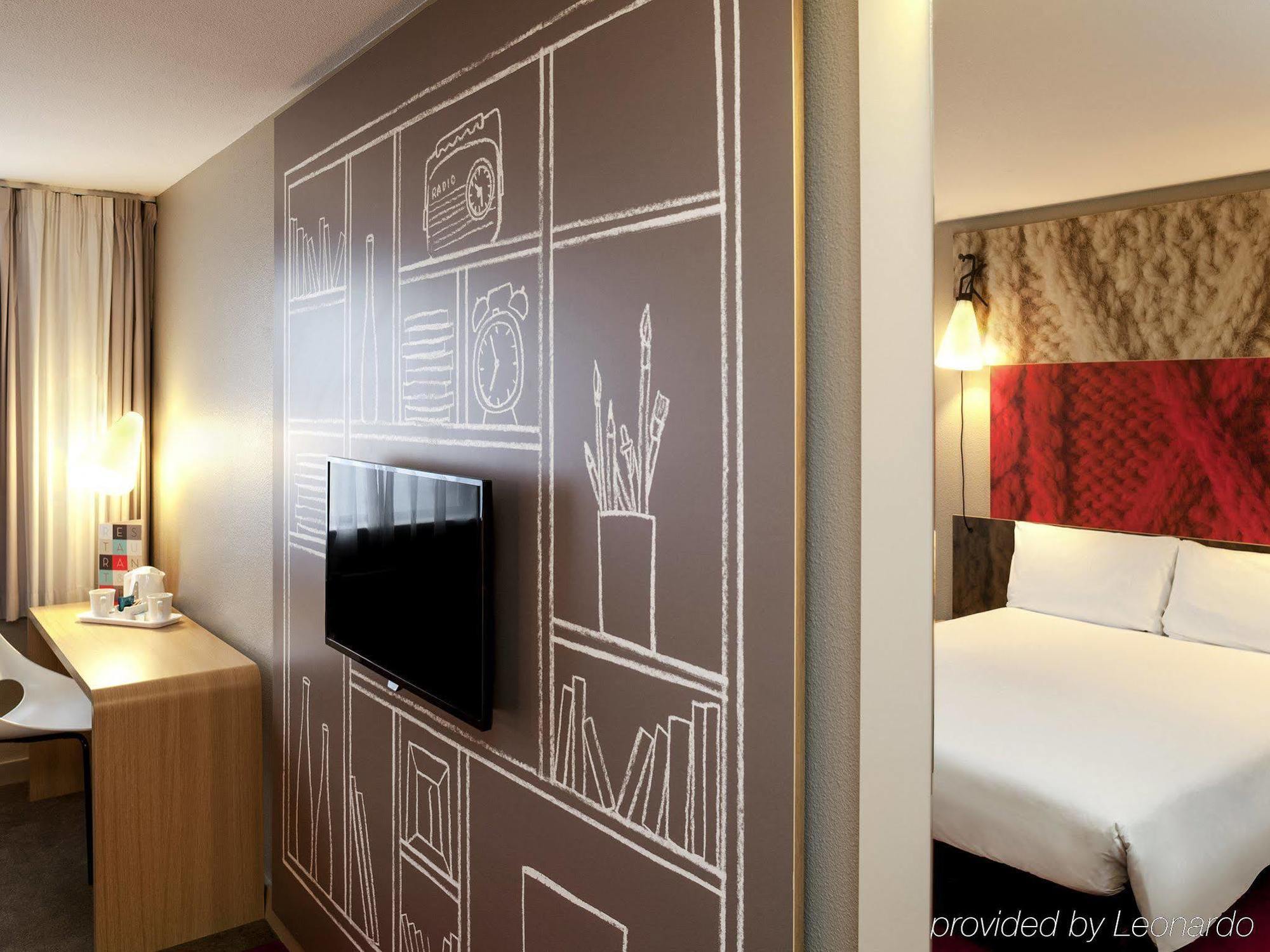 ホテル Ibis Paris Le Bourget ラ・クールヌーヴ エクステリア 写真