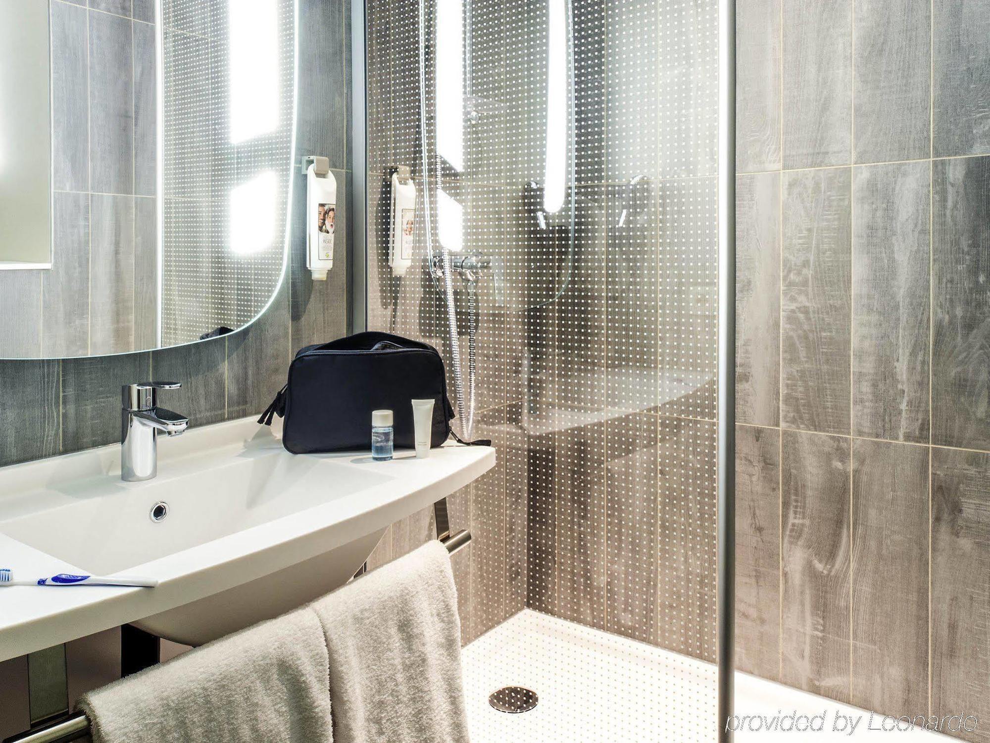 ホテル Ibis Paris Le Bourget ラ・クールヌーヴ エクステリア 写真