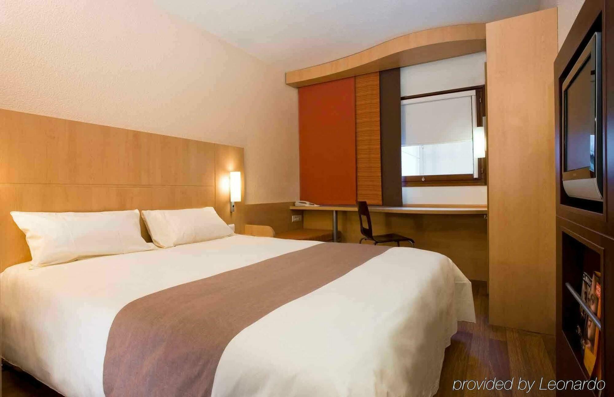 ホテル Ibis Paris Le Bourget ラ・クールヌーヴ エクステリア 写真